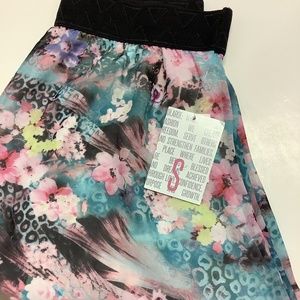 New with tags small floral Lularoe Lola skirt